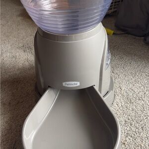 Petmate Gray Automatic Pet Feeder